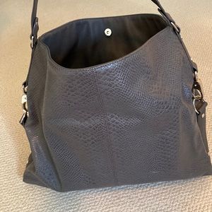 Thirty-One Jewell tote/purse. Charcoal snake. Never used. Excellent condition.